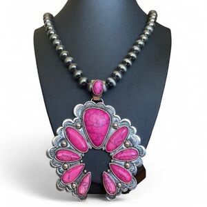 Elegant Pink and Silver Pendant Necklace